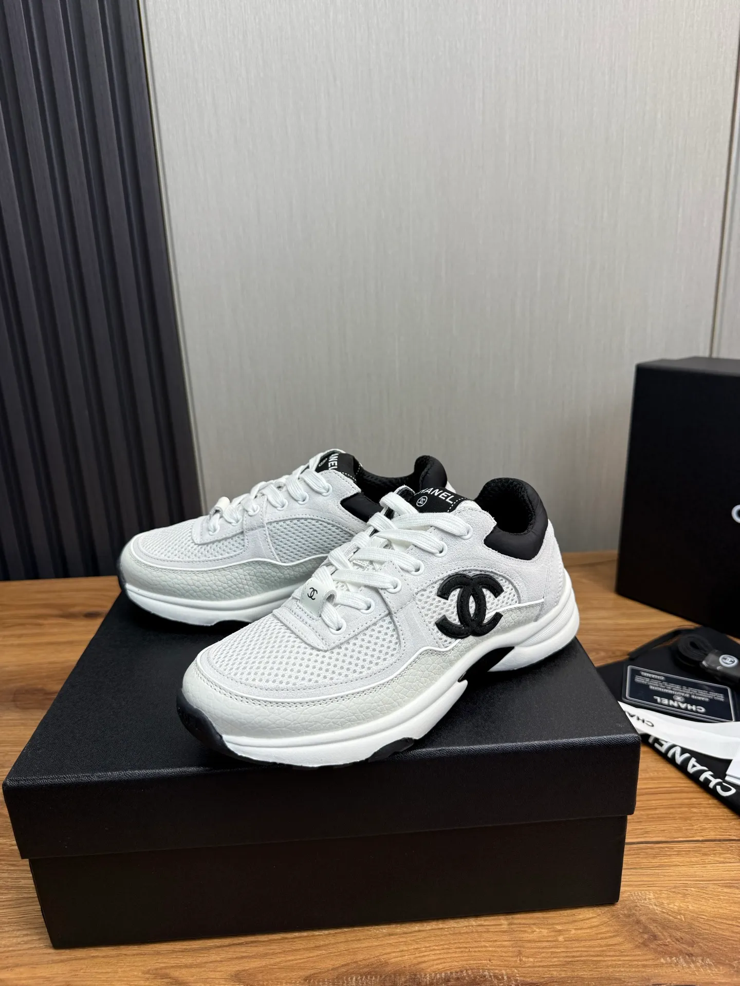 Men's men's shoes 💰600💰 Chanel Chanel 25A latest couple's white shoes casual sports shoes skate shoes 🩷💚 original purchase and development production Xiaoxiang C Home counter another super hot model, loved by Internet celebrity bloggers and ladies, various praises on social platforms, super popular and high quality 😍😍 latest material classic black and white color matching The upper foot is full of fashion 🎊🎊 ▪️Material: Original customized imported cowhide material ▪️Inner lining: Customized mesh ▪️Sole: Original open-molded TPU non-slip outsole ▪️Size: 35-44